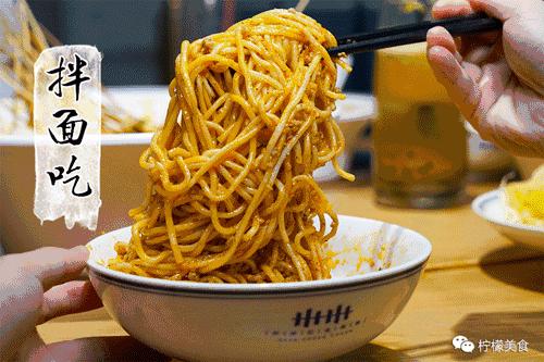 开在湖边的男团串串,我连店名都不会读