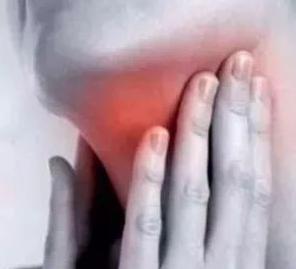 老人声音沙哑到医院检查喉癌,70岁老人突然声音沙哑