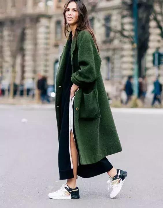 大衣不用熨烫怎么去褶皱,毛呢大衣脏了不用洗