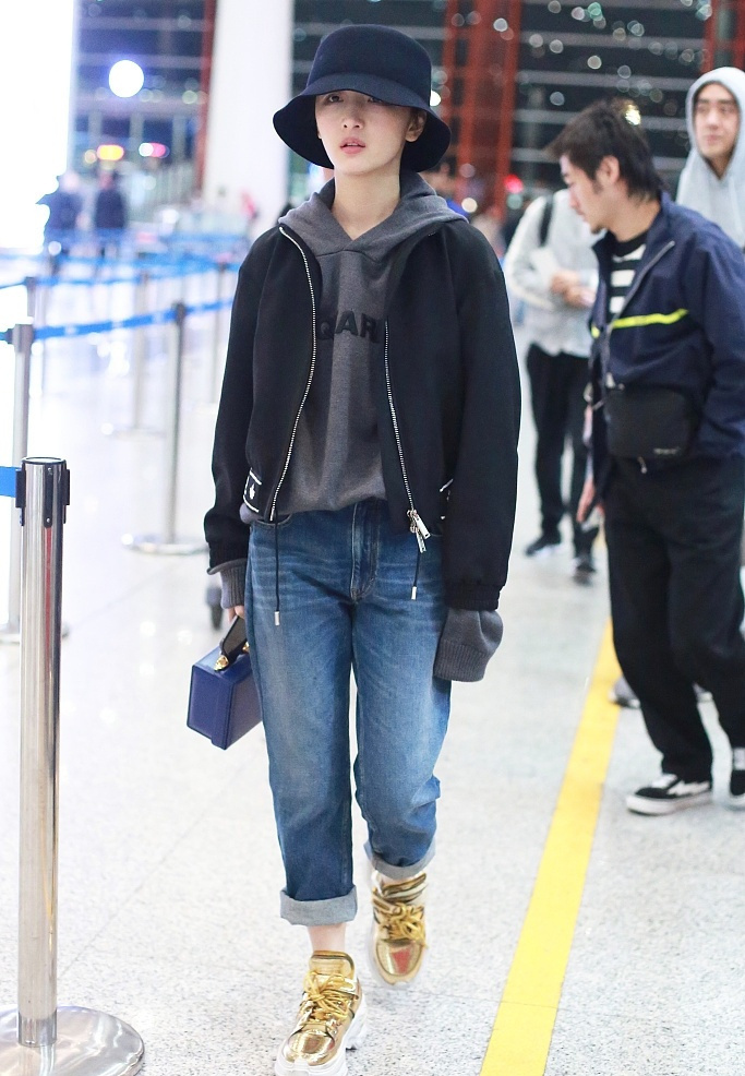 26岁周冬雨自信正视平胸,“我的胸是和我的身材匹配的!”