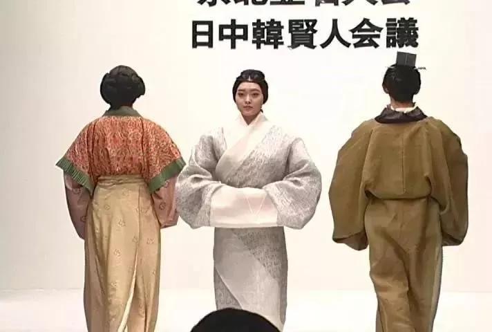 11年复原200套汉服,年轻人重新找回断代300年的汉服