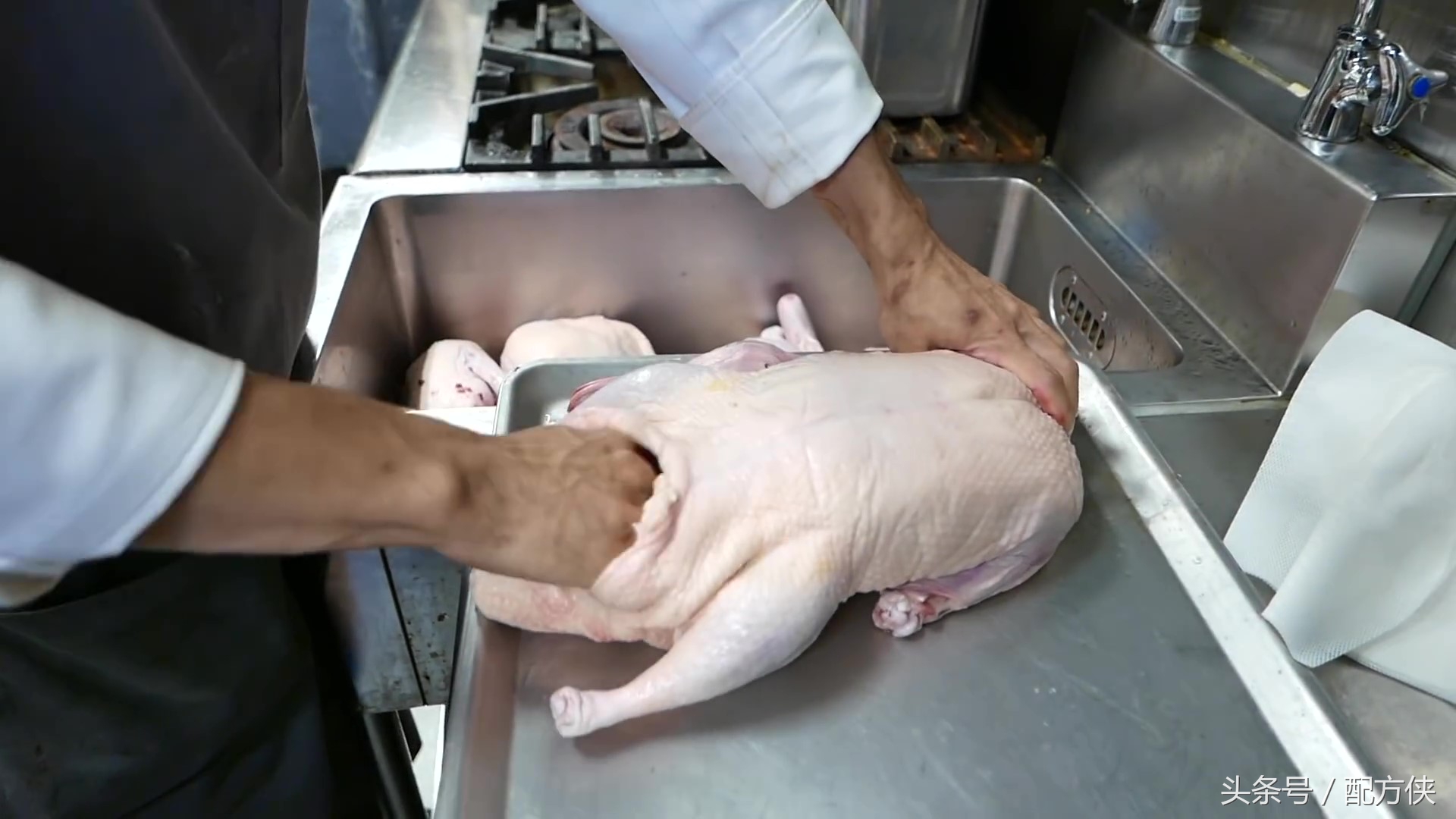 近距离看北京烤鸭的制作流程与配方,原来全是不能说的秘密