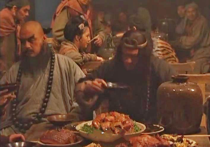 李逵为什么甘愿听从宋江,为什么李逵对宋江忠心耿耿