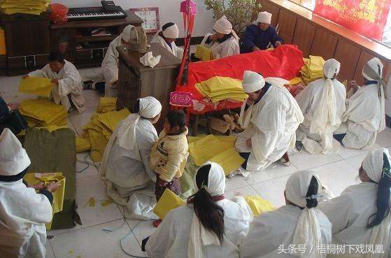 老年人为什么不能穿寿衣,老人快不行了有必要花钱抢救么