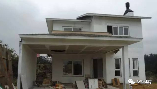 轻钢别墅是怎么建起来的,农村小伙花300万建1000平别墅