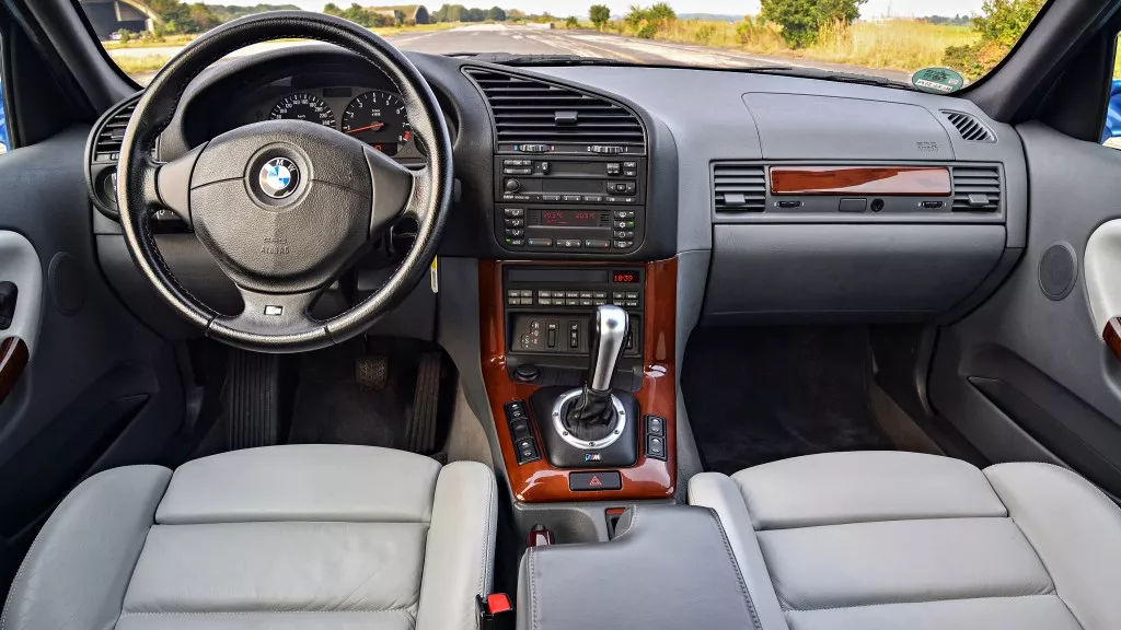 宝马m3历代车型发展回顾,宝马m32022款