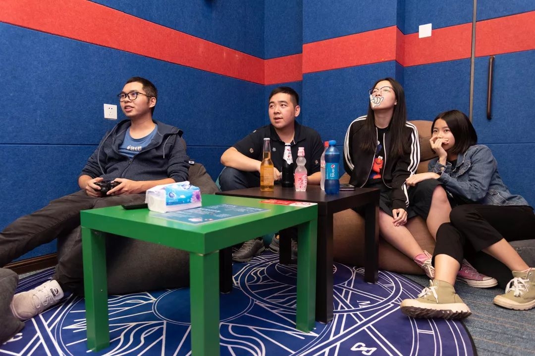 2000+部电影、游戏任意撸!这家影院堪称反套路约会NO.1圣地!