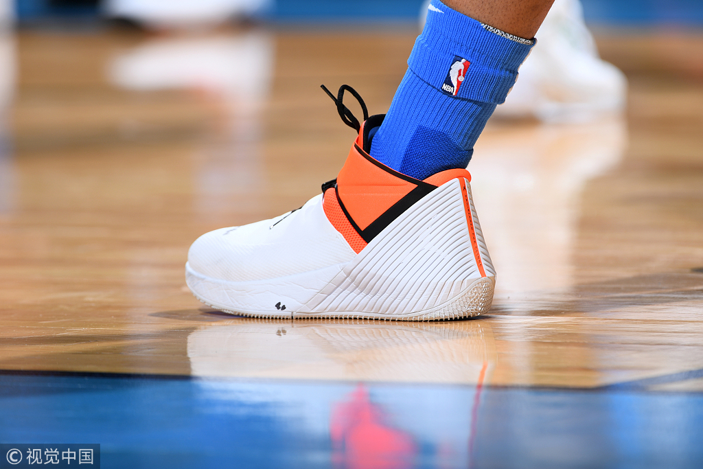 今日nba上脚球鞋欧文,今日nba球鞋上脚精选新浪看点