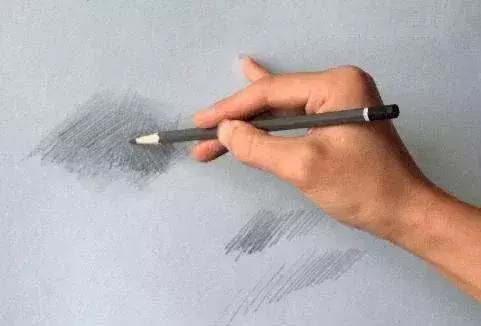 背景静物素描排线不清晰怎么办,素描练习排线时手部应用悬空吗