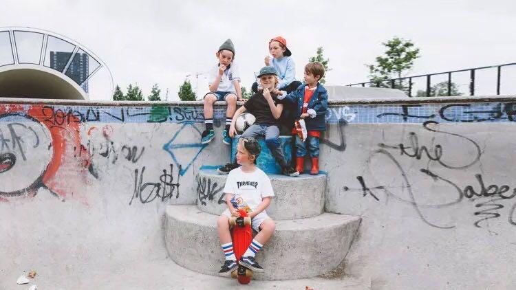 潮流时尚板鞋嘻哈,嘻哈搭配潮鞋