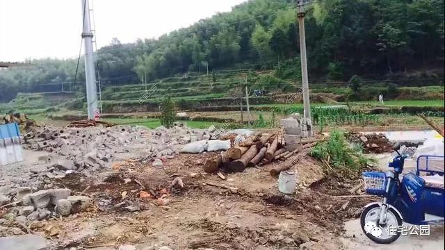 农村自建房三层小别墅真实视频,2022年河南自建房包工280一平贵吗