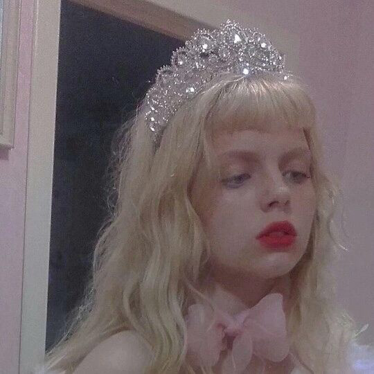 女人品位很高的头像好看唯美意境,女生专用的精致头像意境