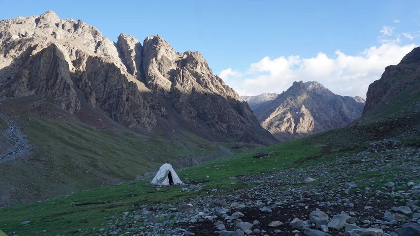 徒步到博格达峰,博格达环线雪域