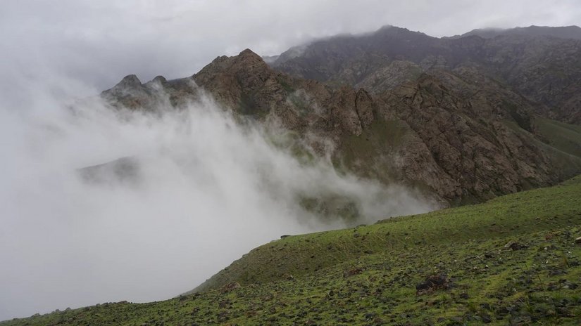 徒步到博格达峰,博格达环线雪域