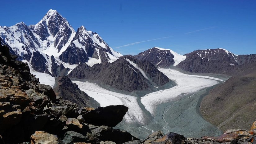 徒步到博格达峰,博格达环线雪域