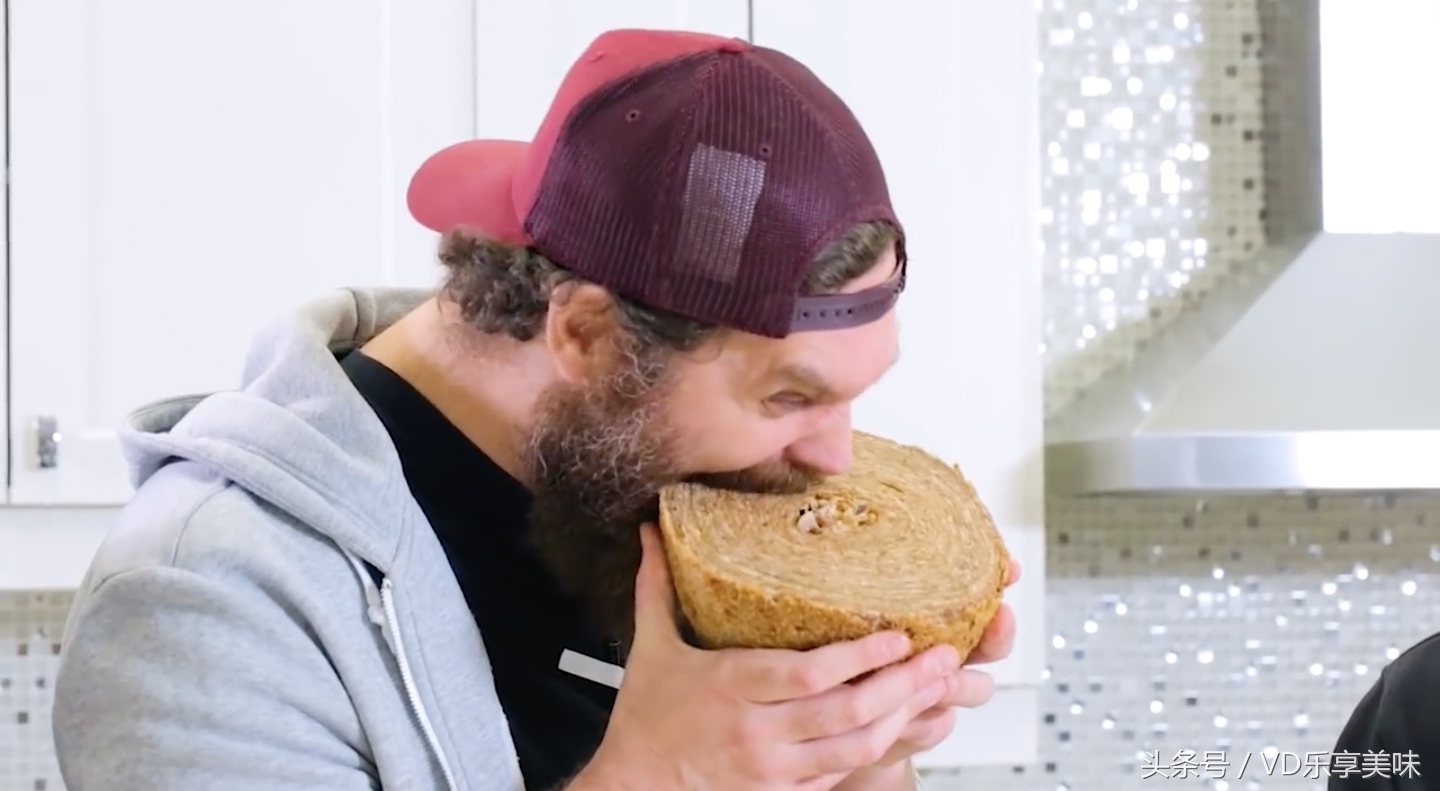 重复炸五十次的鸡翅竟然有足球大网友：实在下不了口