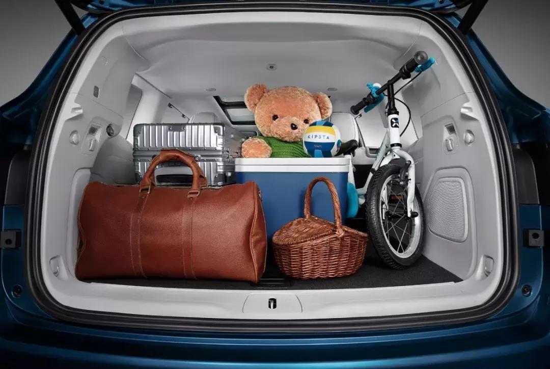 梁洪的私人订制丨用全知全能的Jeep指挥官，载一程惊喜与浪漫