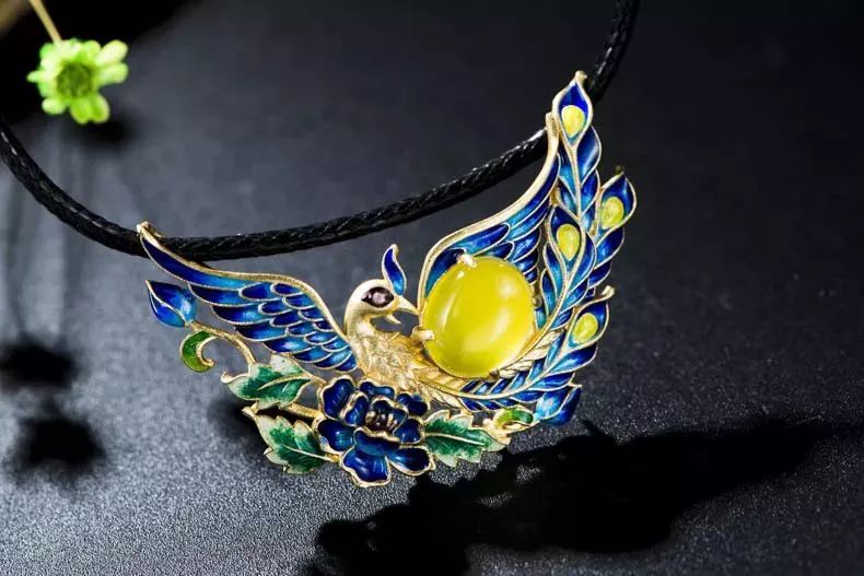 景泰蓝施华洛世奇,施华洛世奇黄金和玛瑙哪个好