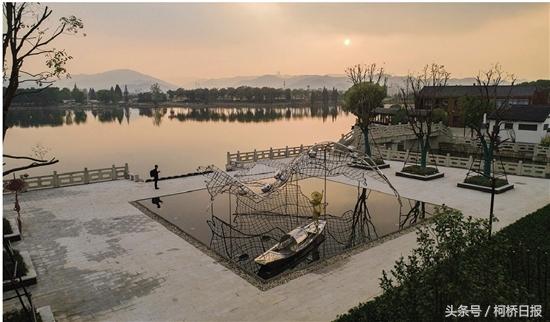 半城山色半城湖下一句,满城水色半城山