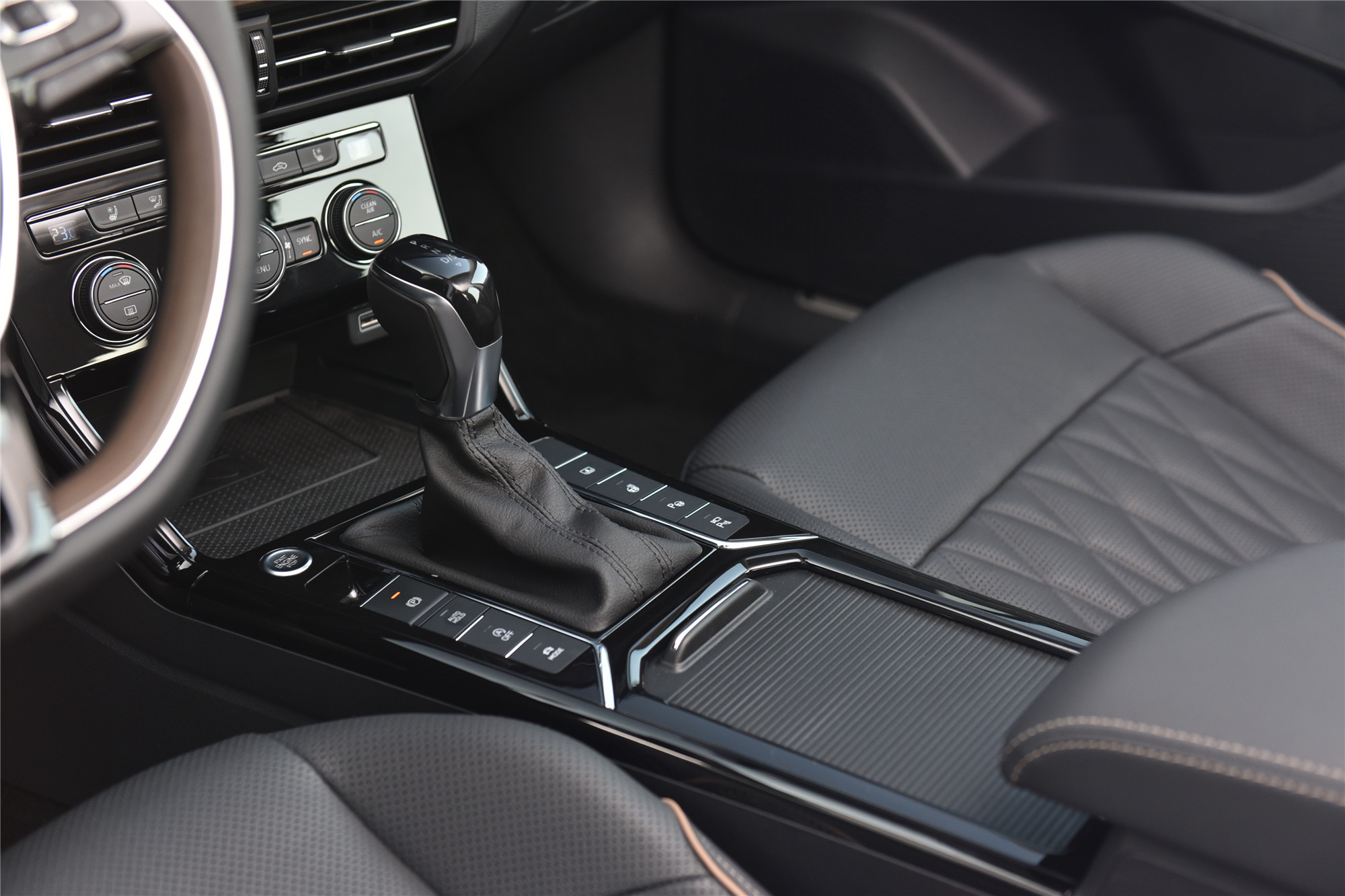 帕萨特途昂怎么选,途昂和帕萨特对比