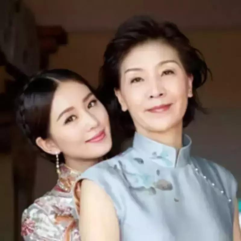 “妈妈，我同学说你好土……”，她的回应说出了千万家长心声！