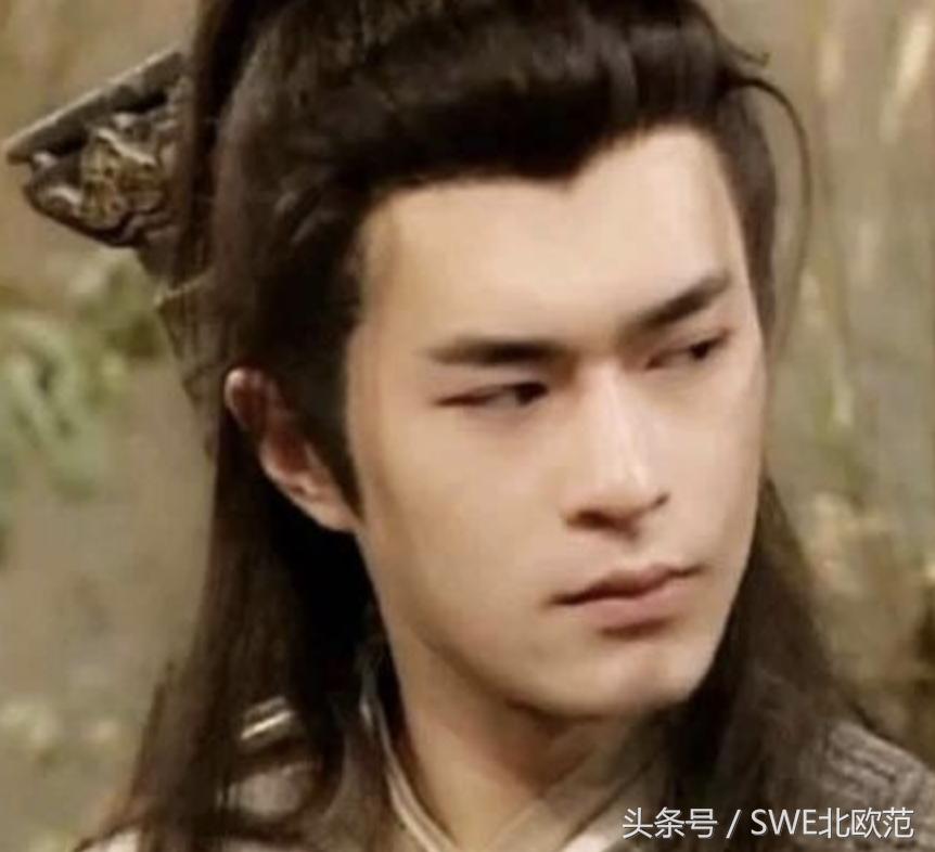 2.7米宽的餐厅怎么放圆餐桌,北欧实木圆餐桌