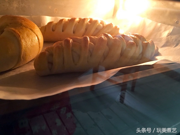 入口苦涩而后回甘,入口香甜唇齿留香