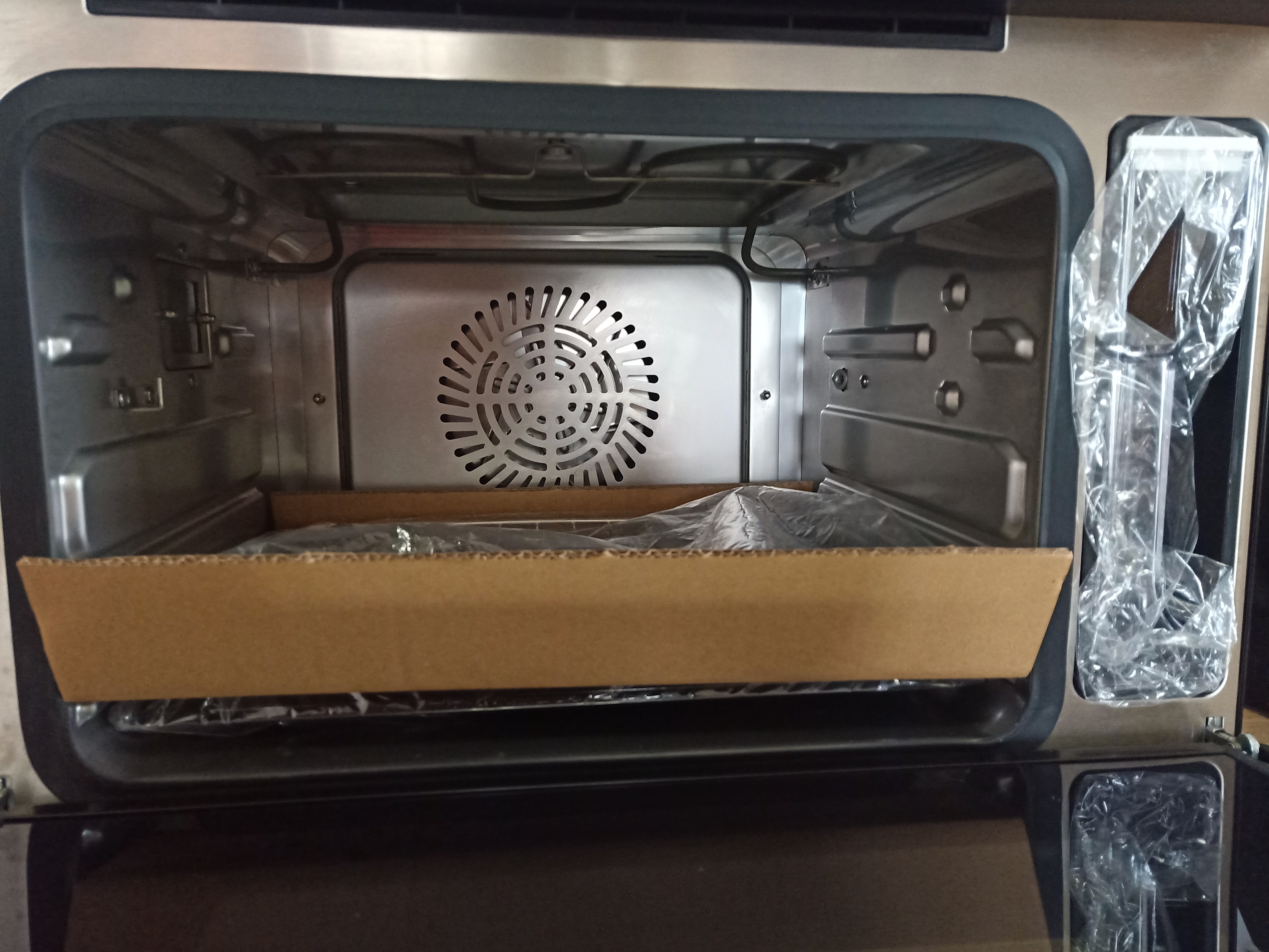 叫老公买了一台机器，厨房做菜无油烟，皮肤也变好，还宽敞了许多