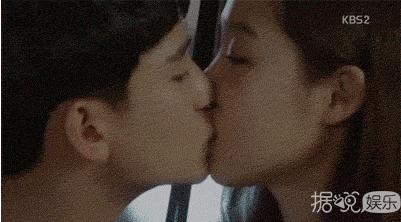 塔台吻，天台吻，红酒吻，这部剧撒糖撒不停