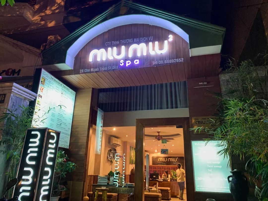 越南贫穷女孩单身生活,越南穷小女孩