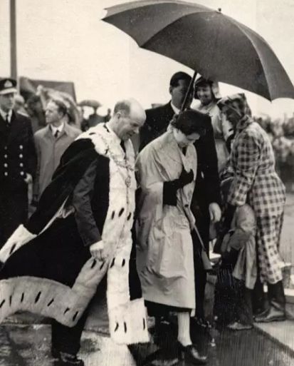 burberrythekensington风衣,burberryblacklabel风衣