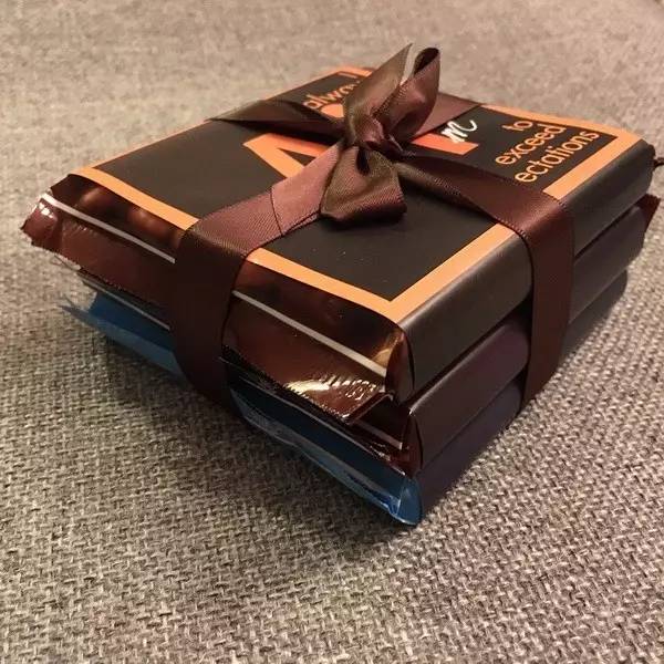 这款巧克力包装设计美翻了,巧克力包装高级感设计