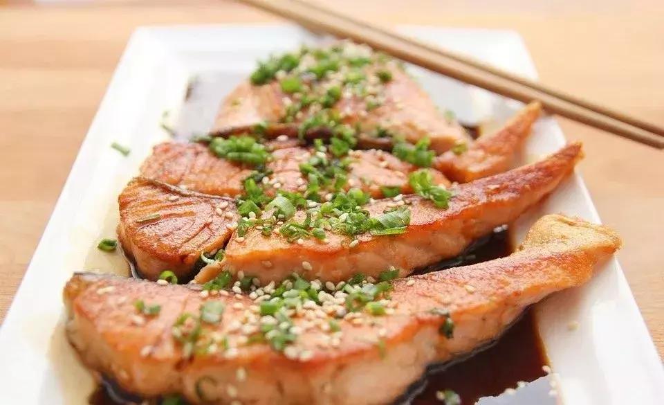 鱼身上的三个不能吃,鱼身上有哪个部位不能吃