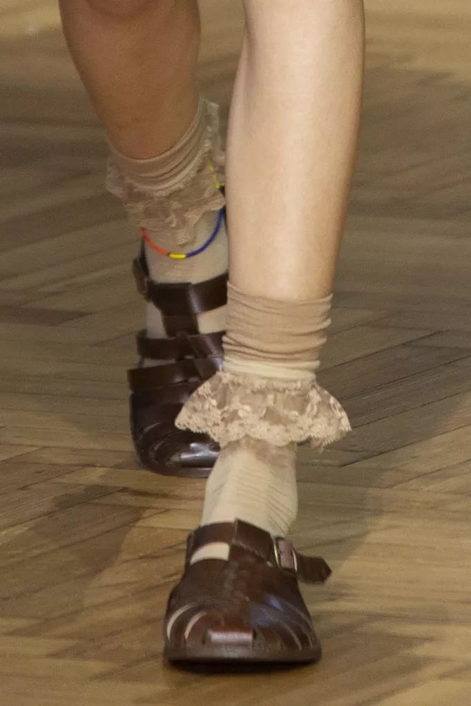 袜子怎样搭配才够舒适够时尚,袜子时尚搭配