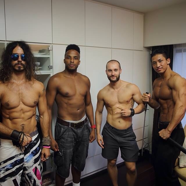 为什么肌肉男力气没有搬砖的大,职业搬运工肌肉男