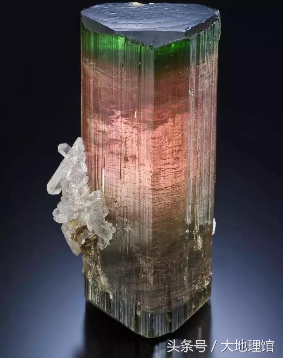 地球上有两个地方是哪里,地球上有多少个国家分别在哪