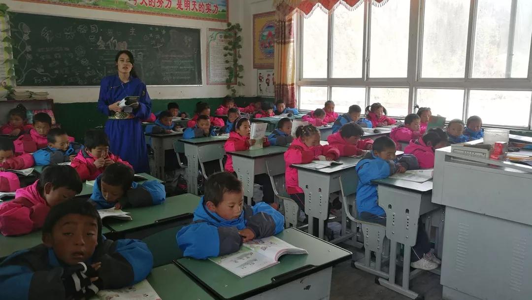 从漏雨“草堂”到现代化校园——*藏西**昌都4000米高原学堂话变迁