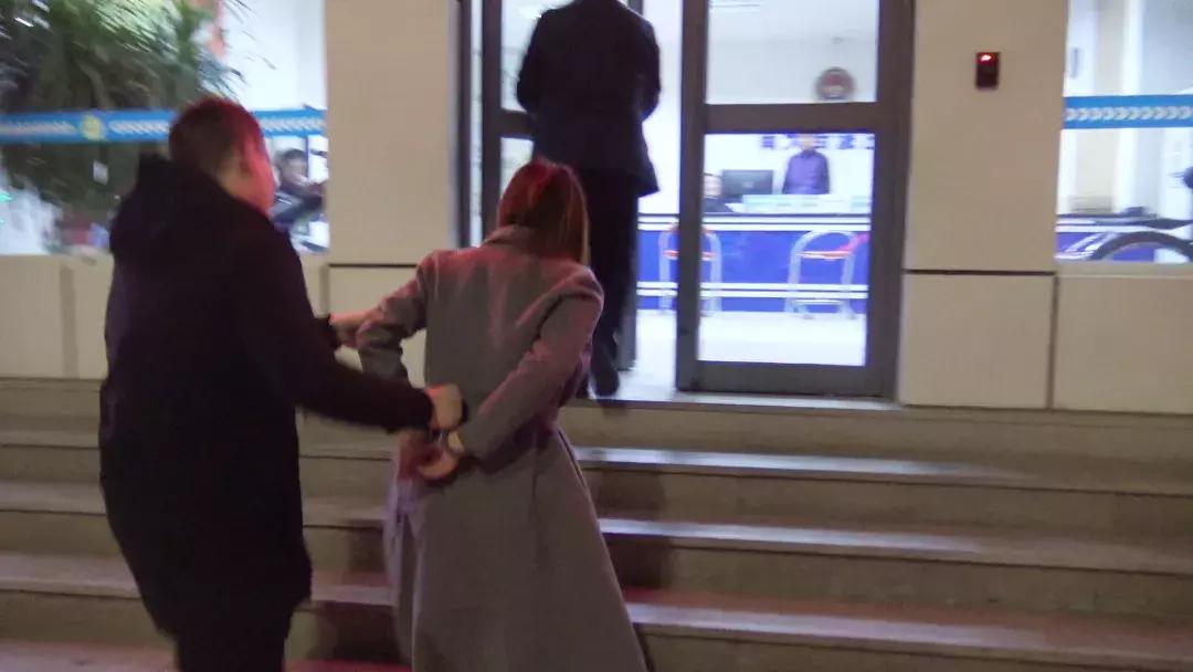 烟台立交桥下五个“洗头房”一夜被端!6人被拘!