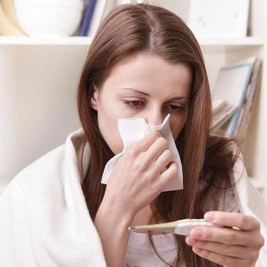 新手宝妈母乳喂养的，哺乳期感冒还能喂奶吗？