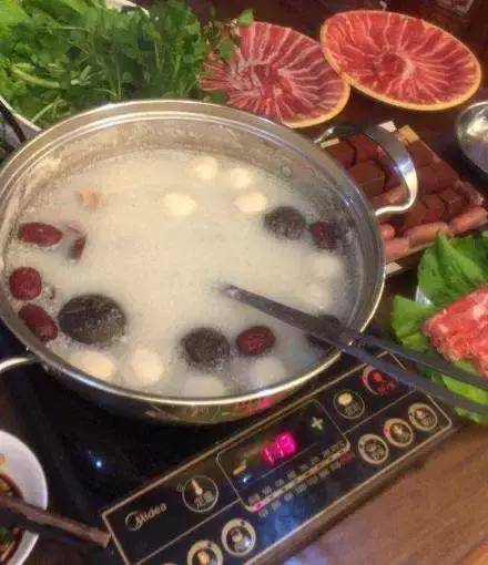 两人份火锅自制,家庭版鸳鸯火锅的简单做法