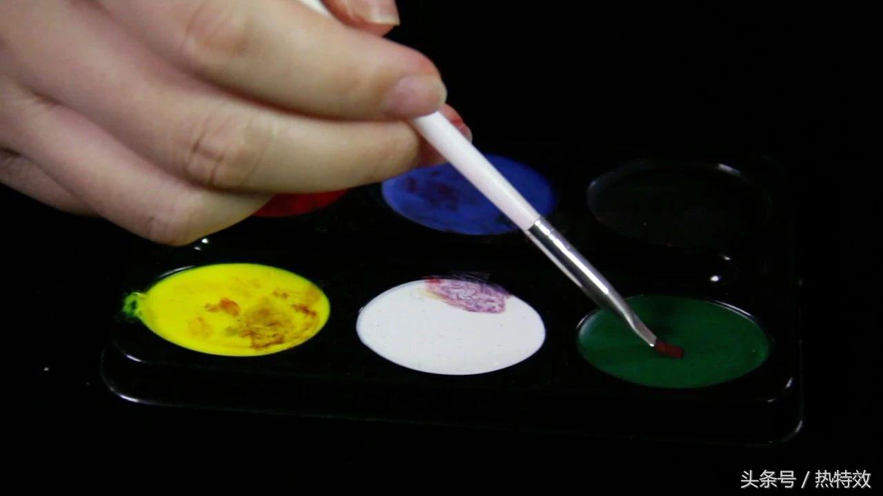 眼睛周围淤青如何化妆遮盖,眼睛淤青化妆教程