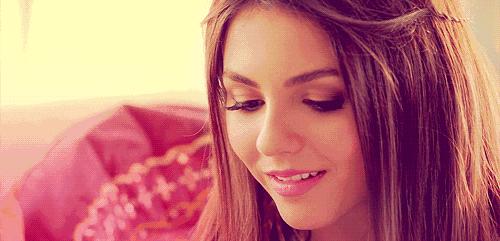 秋冬身上皮肤干燥起皮用什么好,秋冬季节嘴唇干燥起皮怎么办