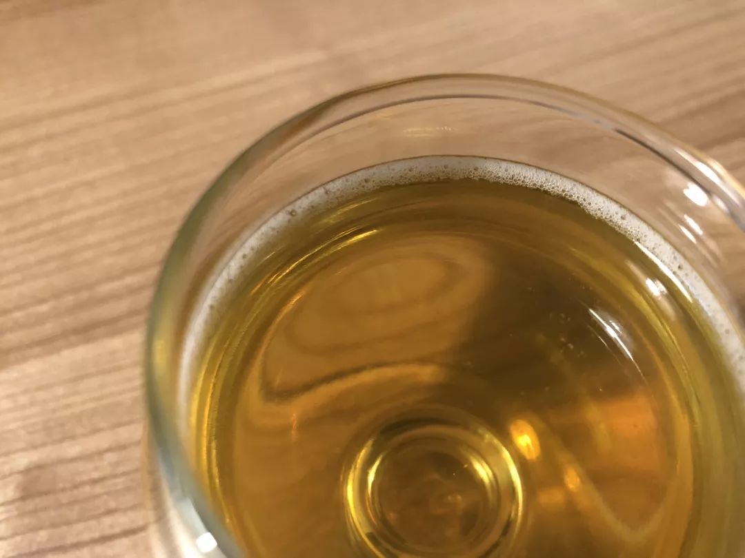 在便利店就能买到的啤酒,在便利店买了一罐啤酒