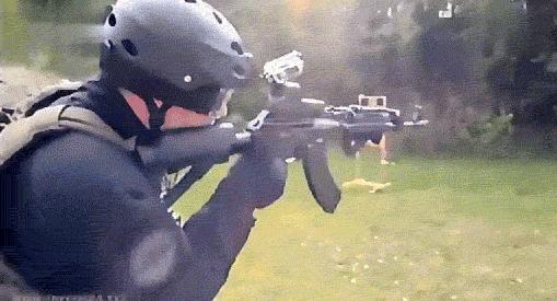 看起来很炫酷的盘玩手法,超级炫酷的换弹方式