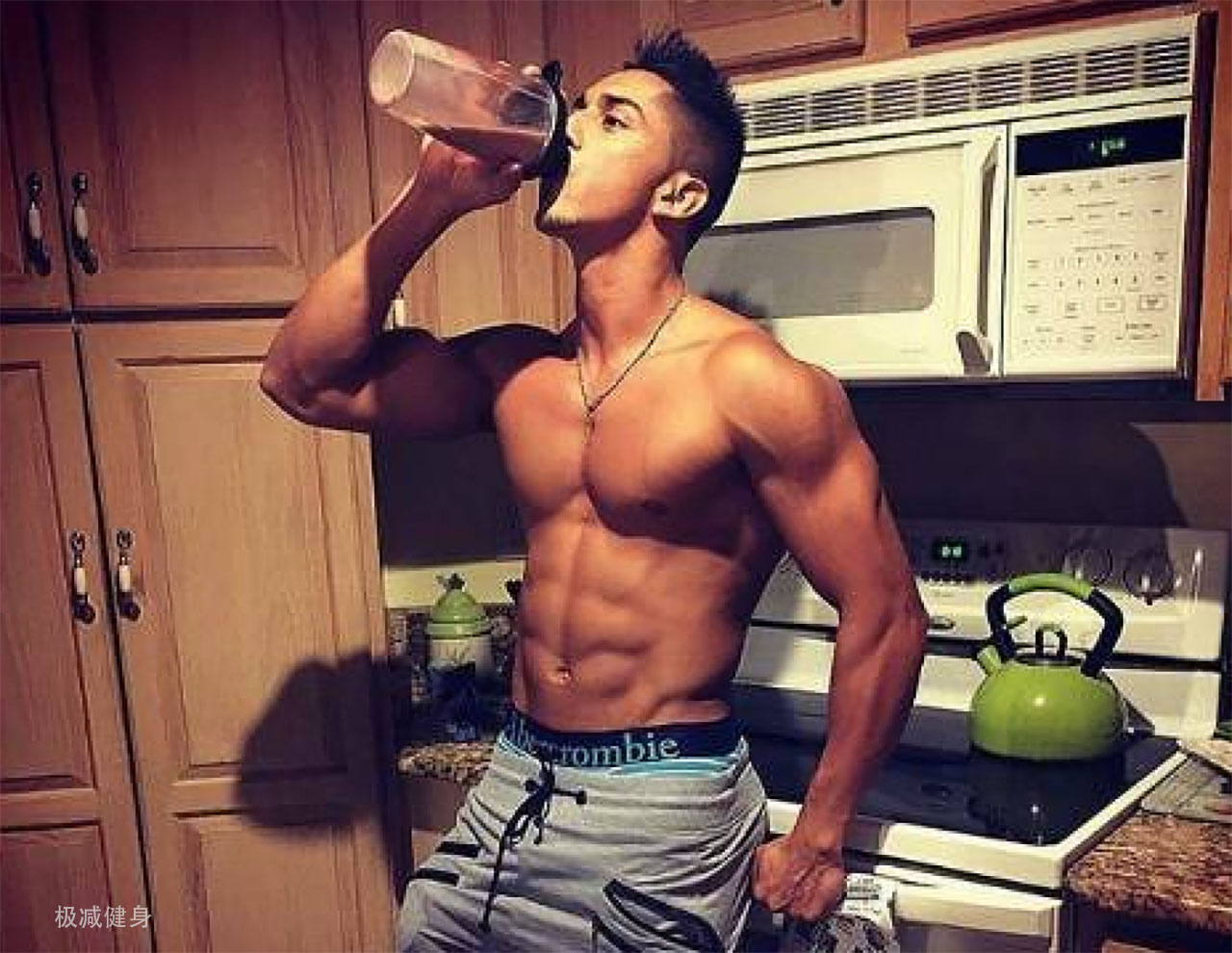 如果搬砖工人每天喝1勺蛋*粉白**，他们的肌肉会发生哪些变化？