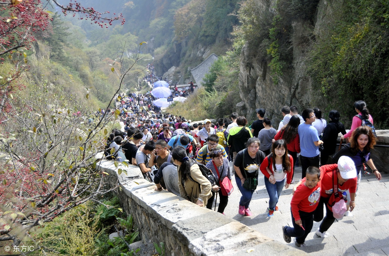 冬季山东山泉水最美最有韵味？济南山泉水美？泰山上下一片银白？