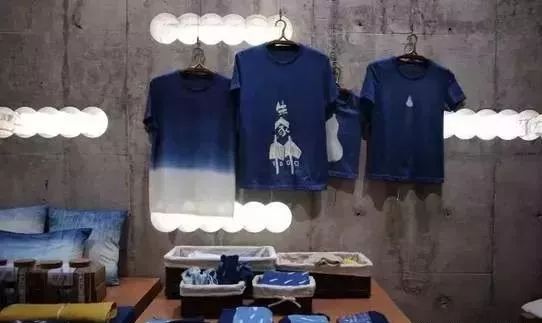 她给破败乡村动了个大手术，2年跨进“后现代”，艺术青年扎堆