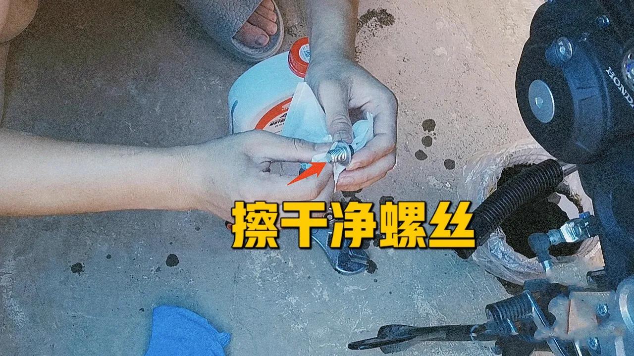 摩托车合成机油多久保养一次,自己给摩托车换机油怎么操作