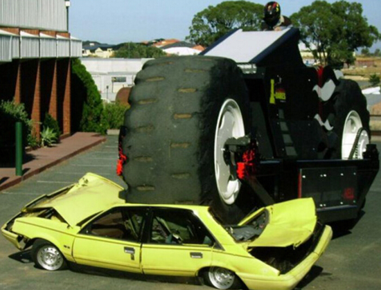 世界上10辆最疯狂的摩托车,世界上最高的巨型摩托车