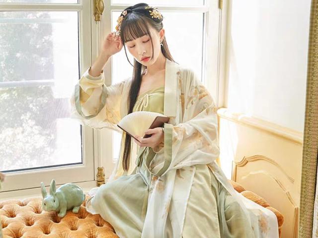 一年四季都适合穿什么样的汉服,春夏秋冬各适合穿什么样的汉服